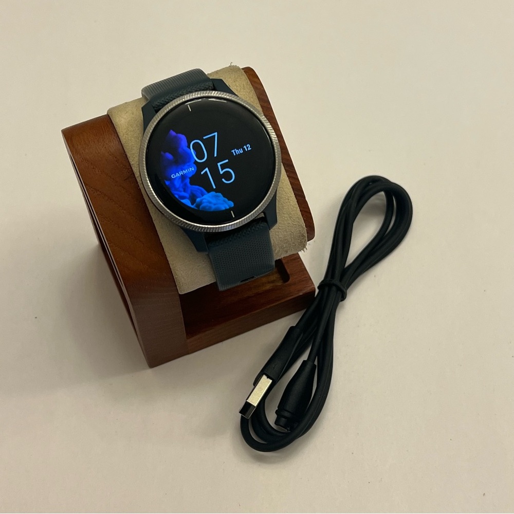 Garmin Venu (tested, excellent condition, Charger included, AMOLED)